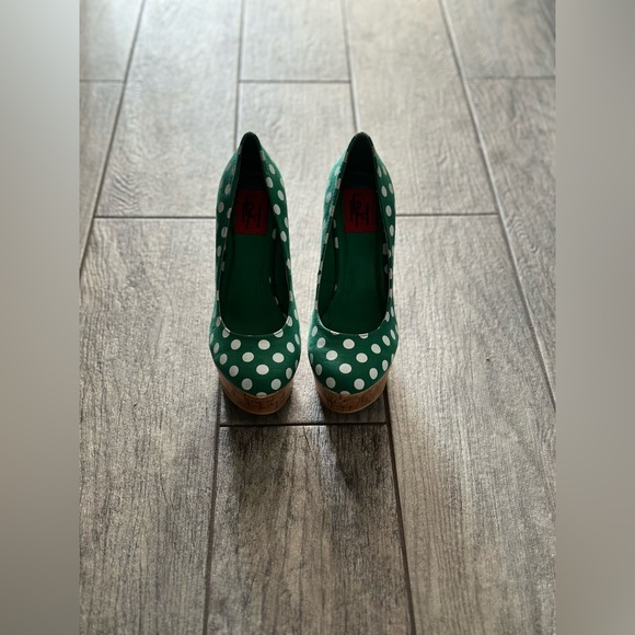 Fahrenheit Shoes - Fahrenheit Green Polka Dot Heels